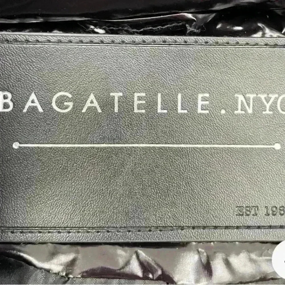 Bagatelle NYC Women's Cropped Black Patent Nylon Puffer Jacket Large Hooded - Picture 6 of 6